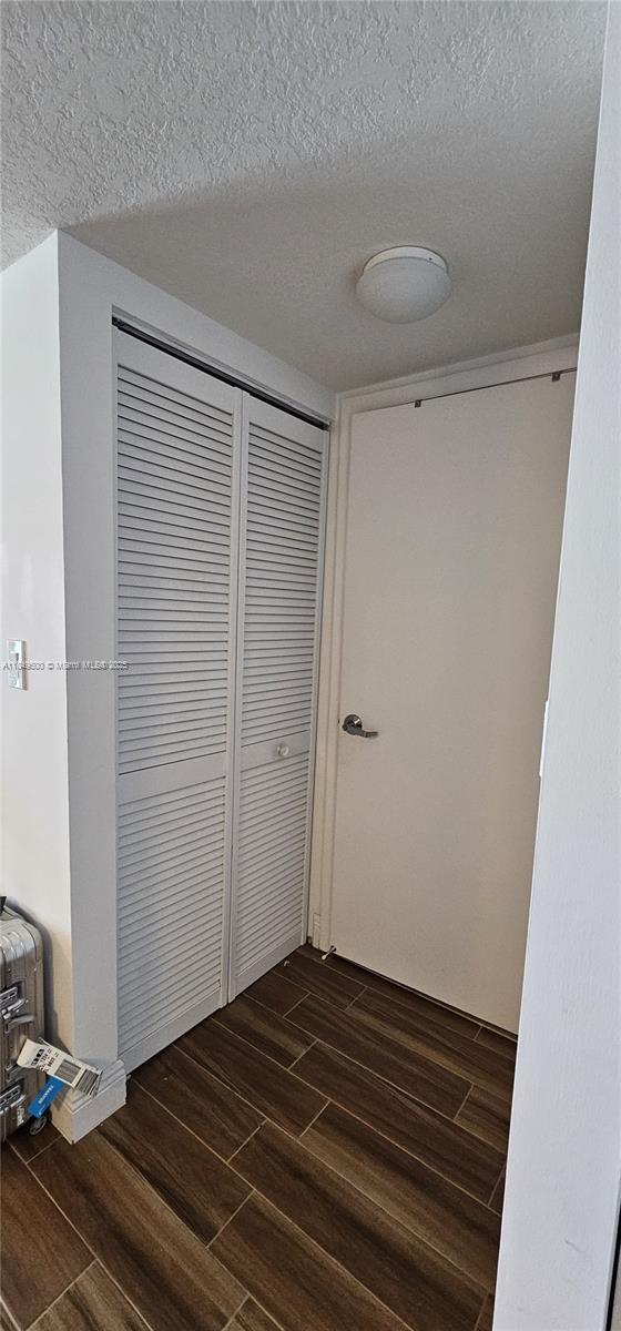 image 1800 Club Condo10