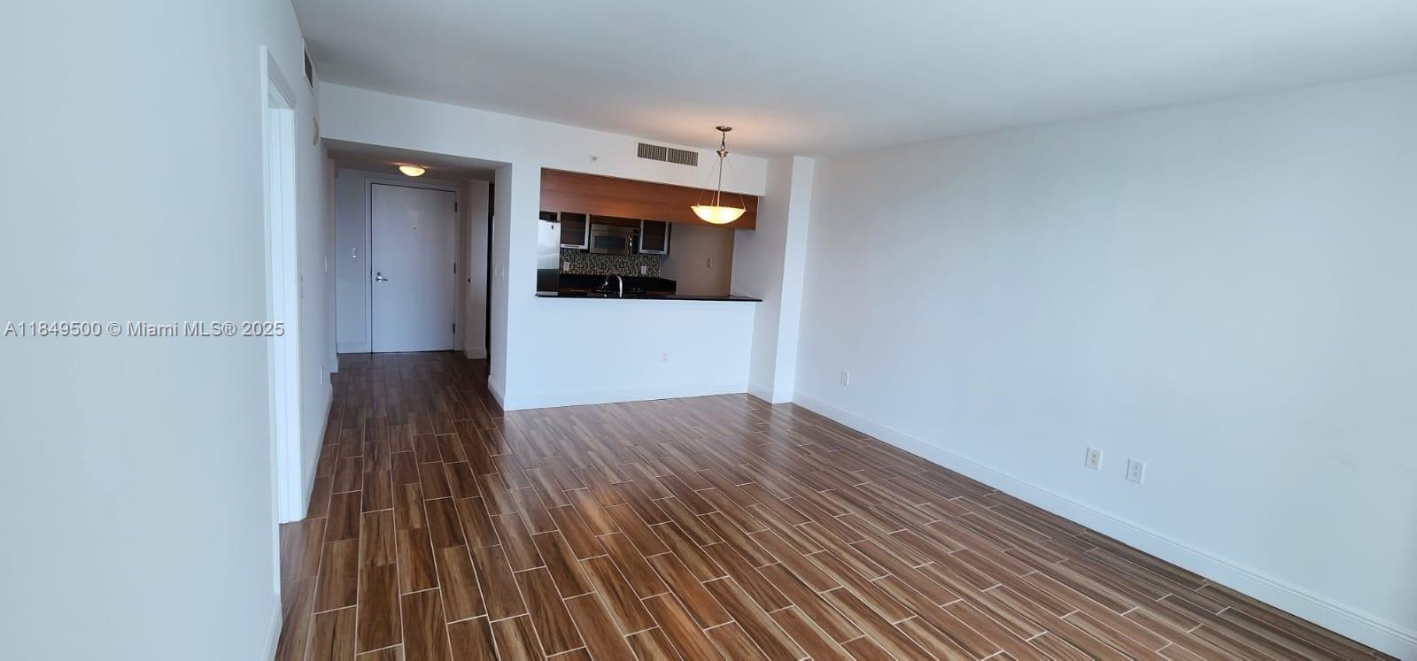 image 1800 Club Condo13