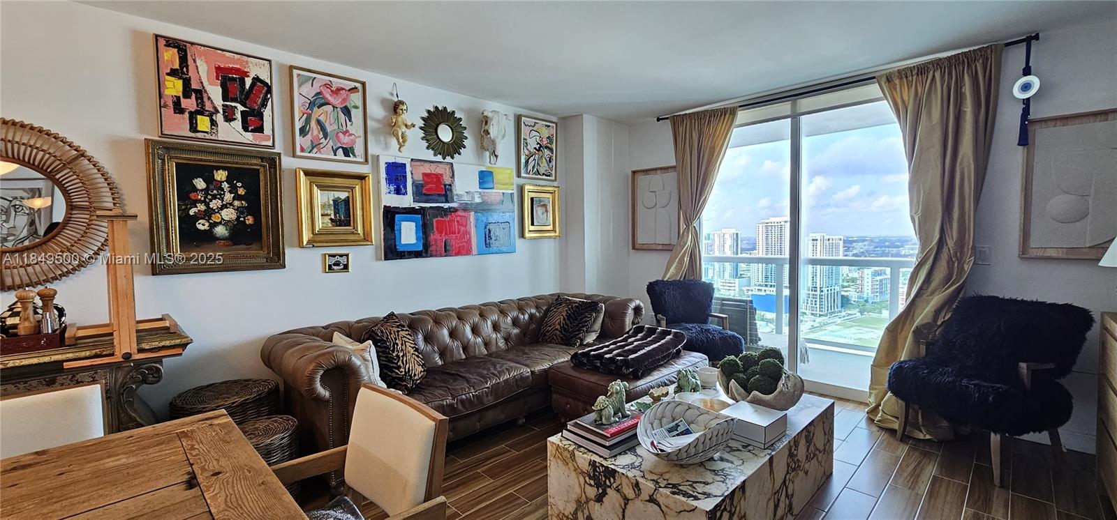 image 1800 Club Condo15