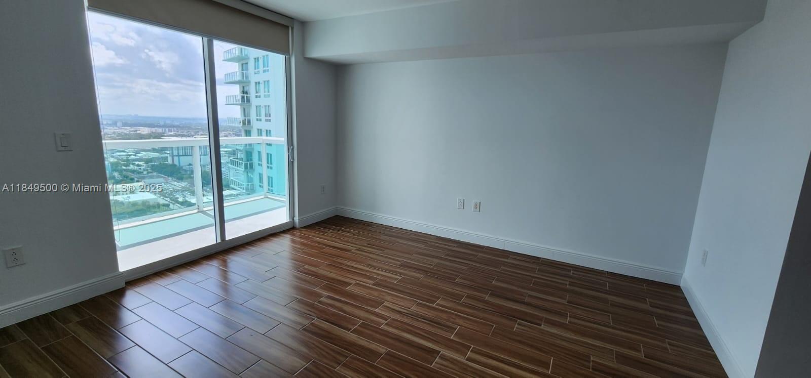 image 1800 Club Condo17