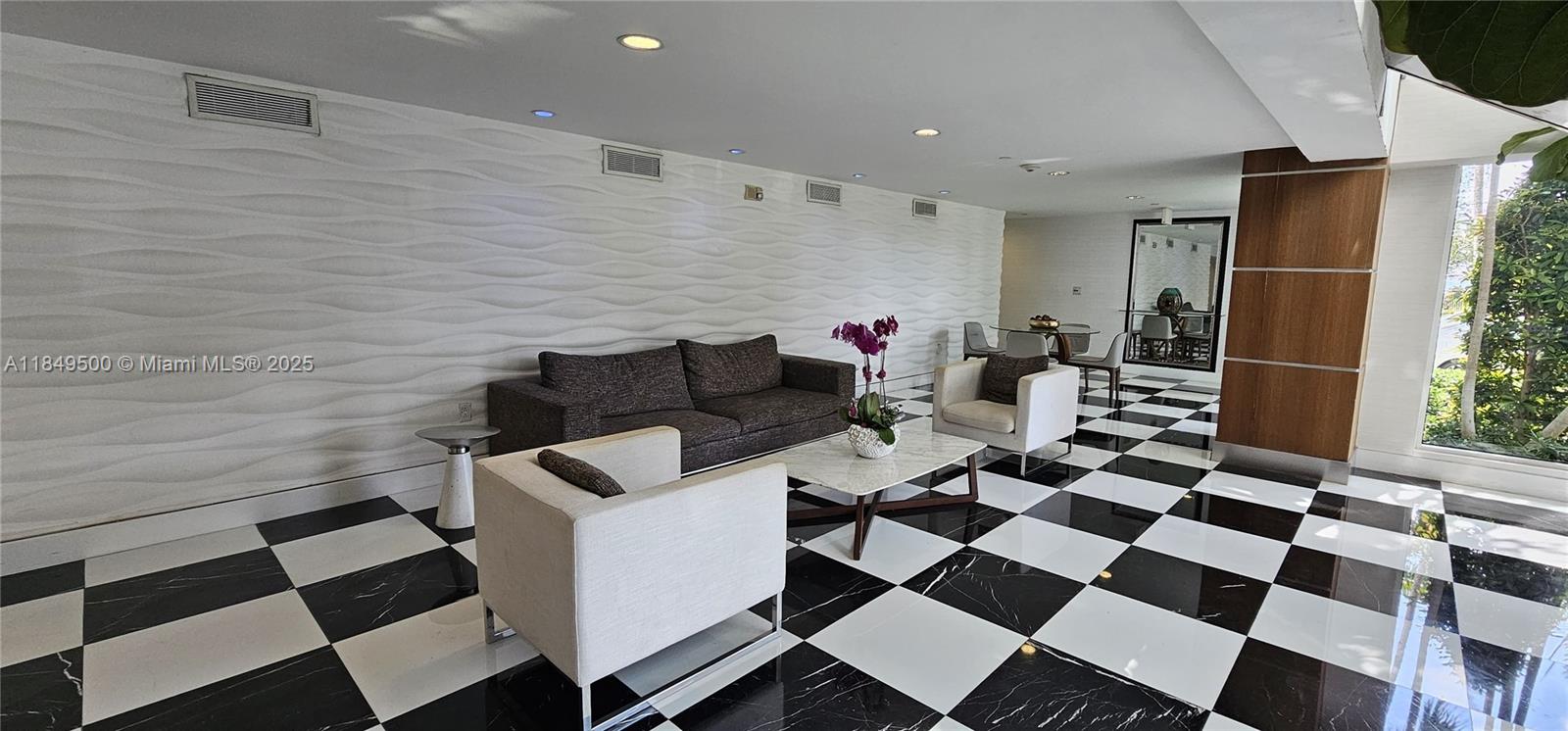 image 1800 Club Condo24