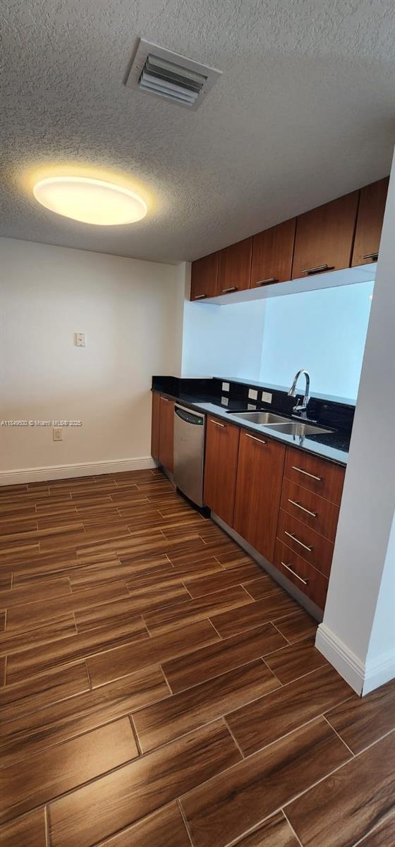 image 1800 Club Condo4