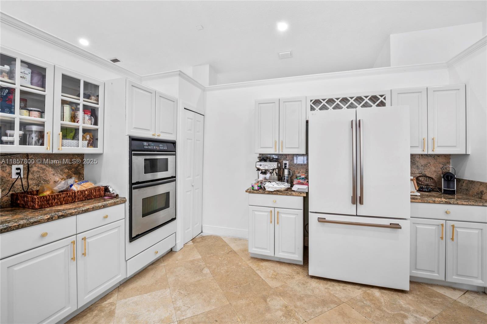 5750 SW 67th Ave Miami, FL 33143