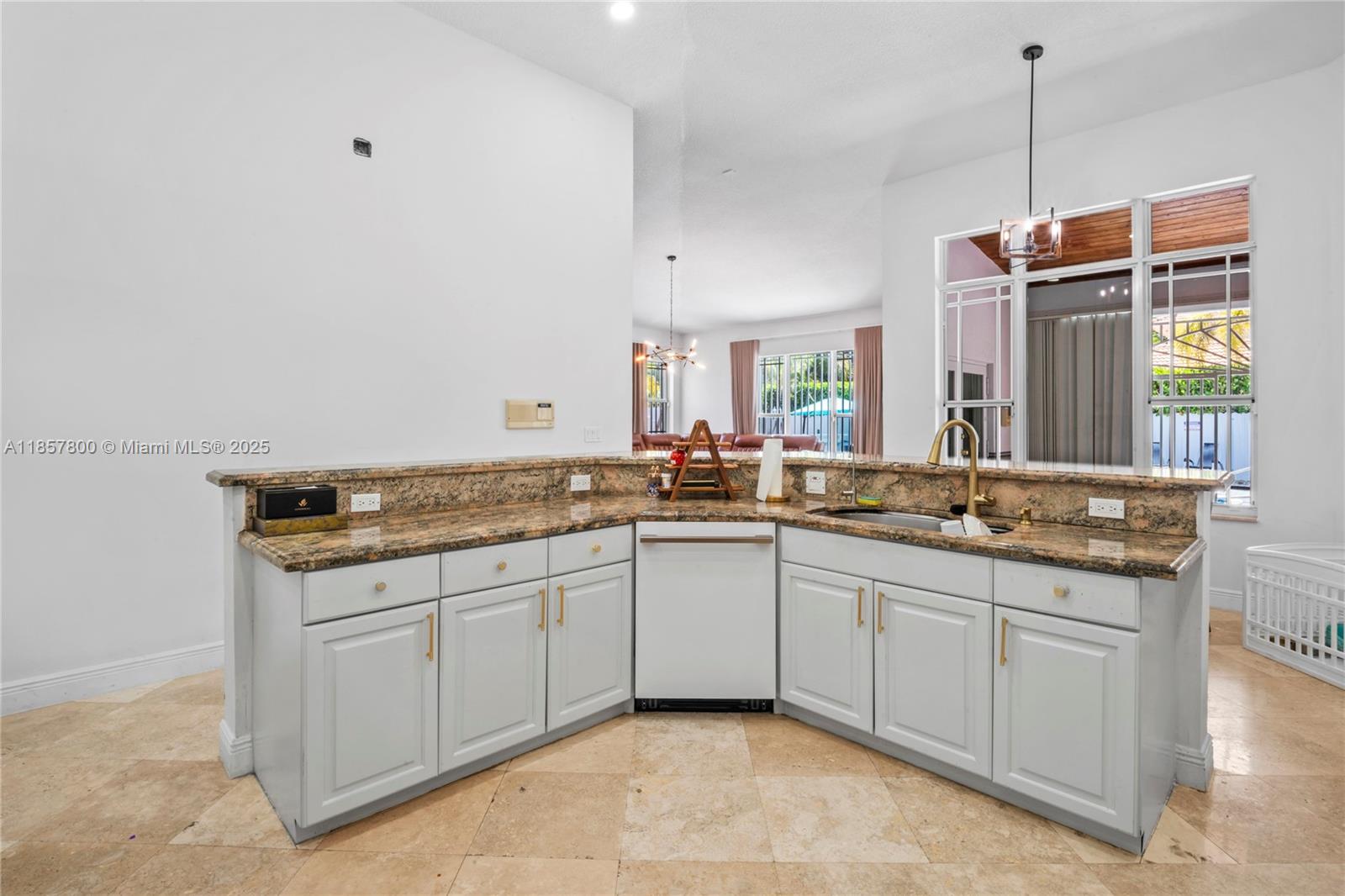 5750 SW 67th Ave Miami, FL 33143