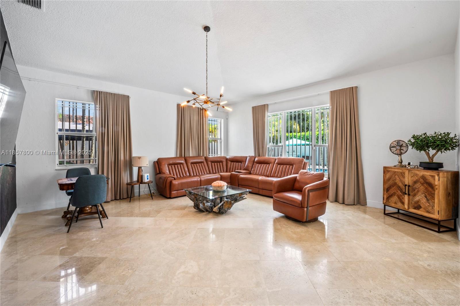 5750 SW 67th Ave Miami, FL 33143