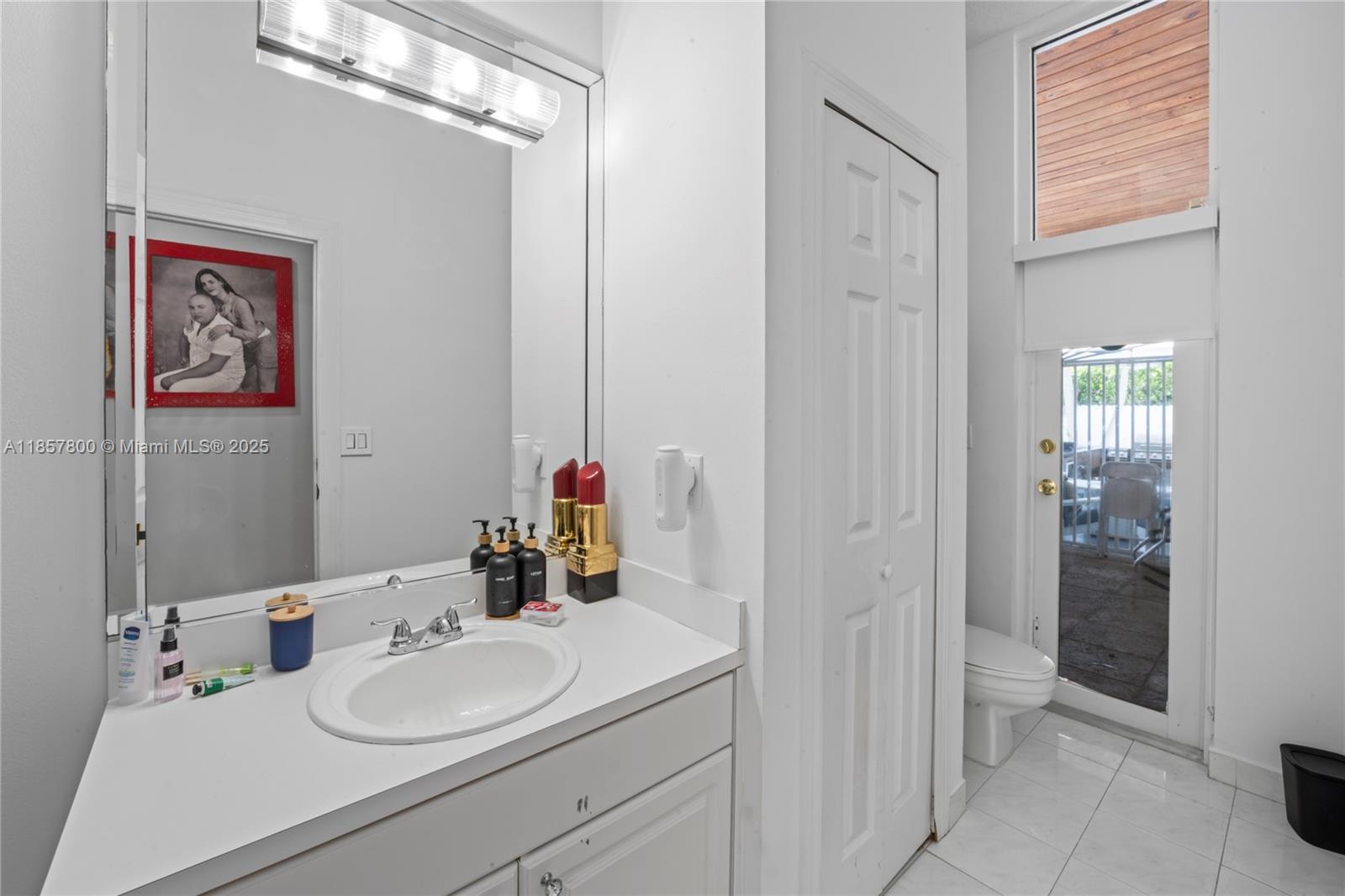 5750 SW 67th Ave Miami, FL 33143