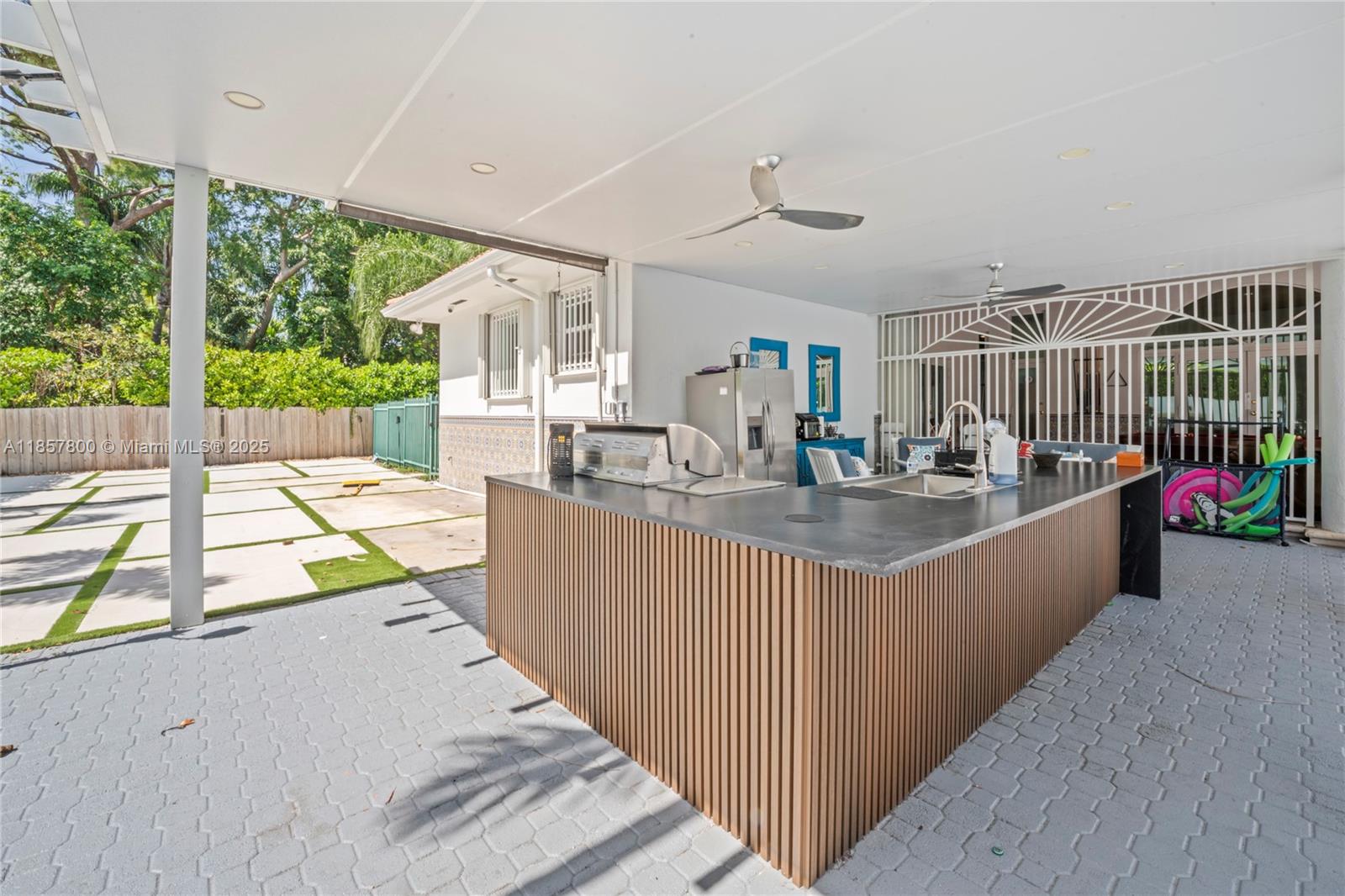 5750 SW 67th Ave Miami, FL 33143