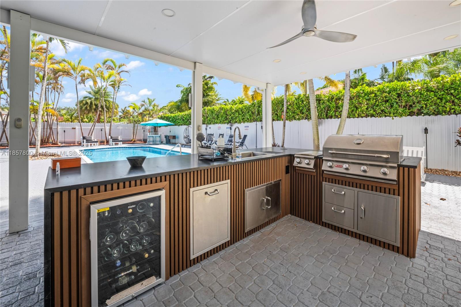 5750 SW 67th Ave Miami, FL 33143