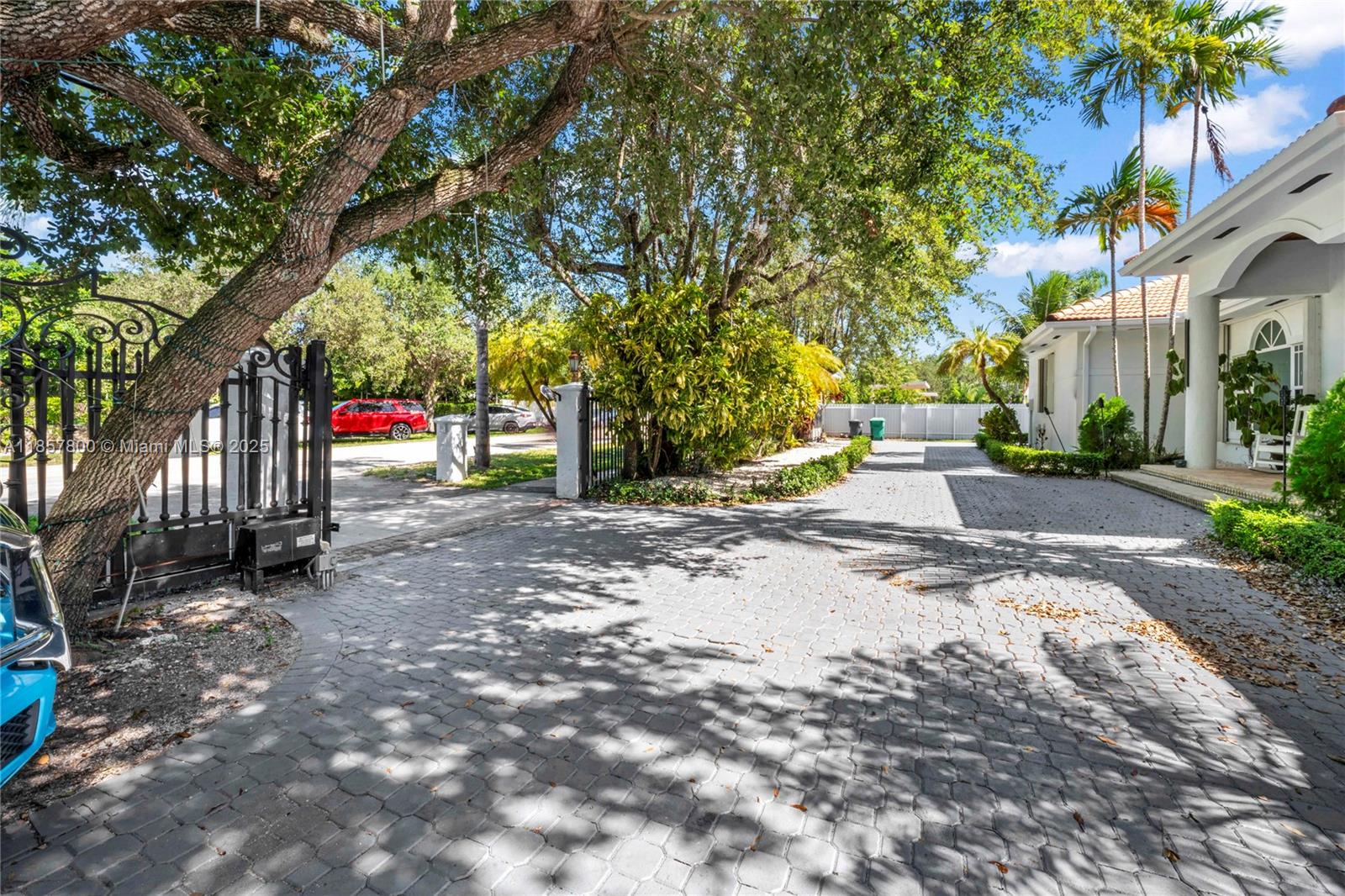 5750 SW 67th Ave Miami, FL 33143