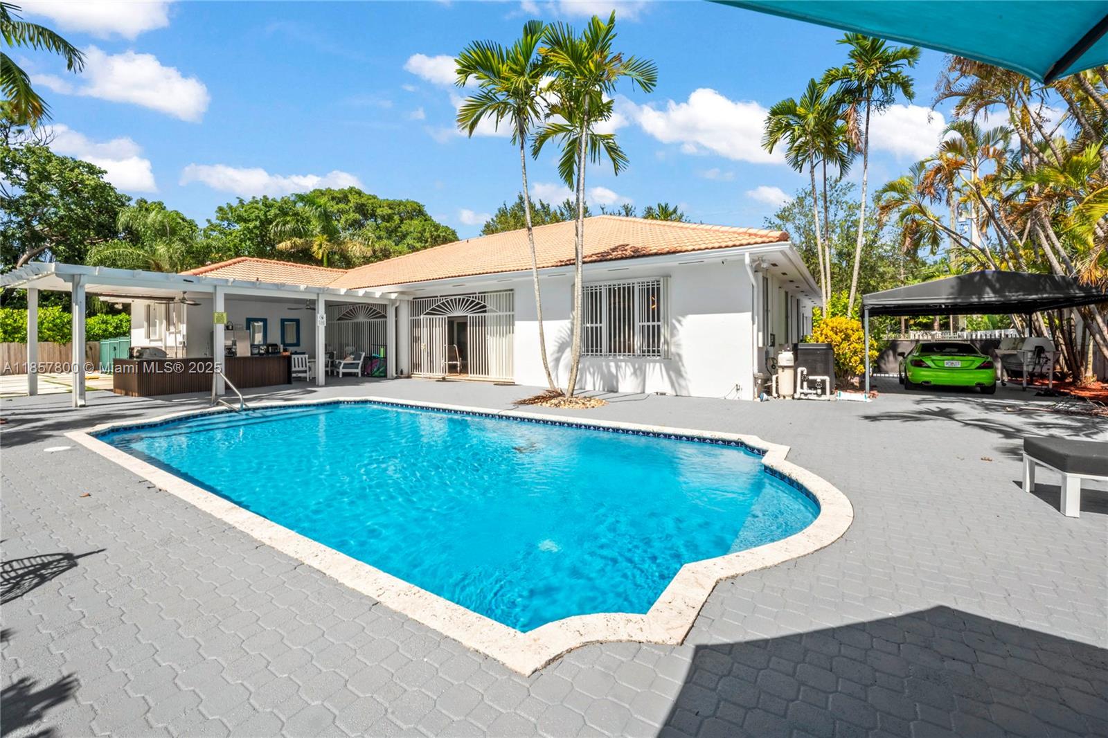 5750 SW 67th Ave Miami, FL 33143