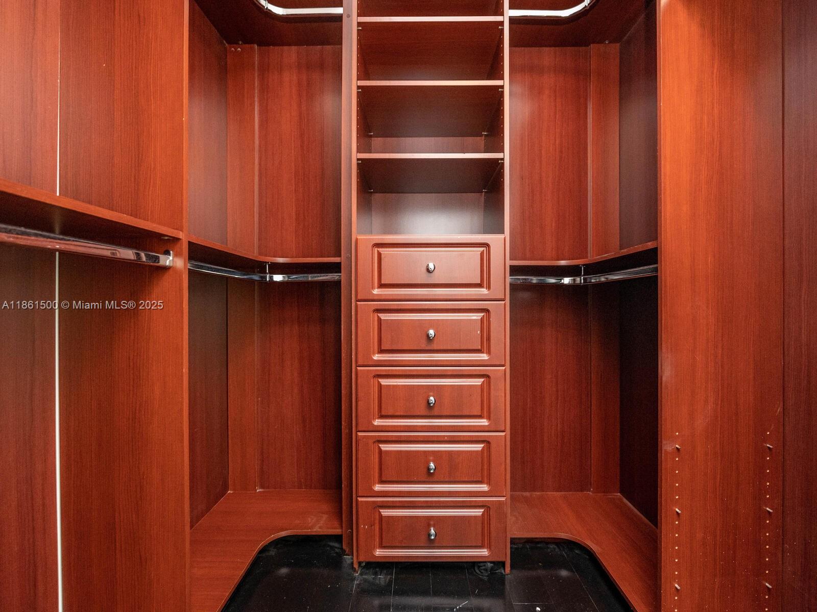image Courvoisier Courts12