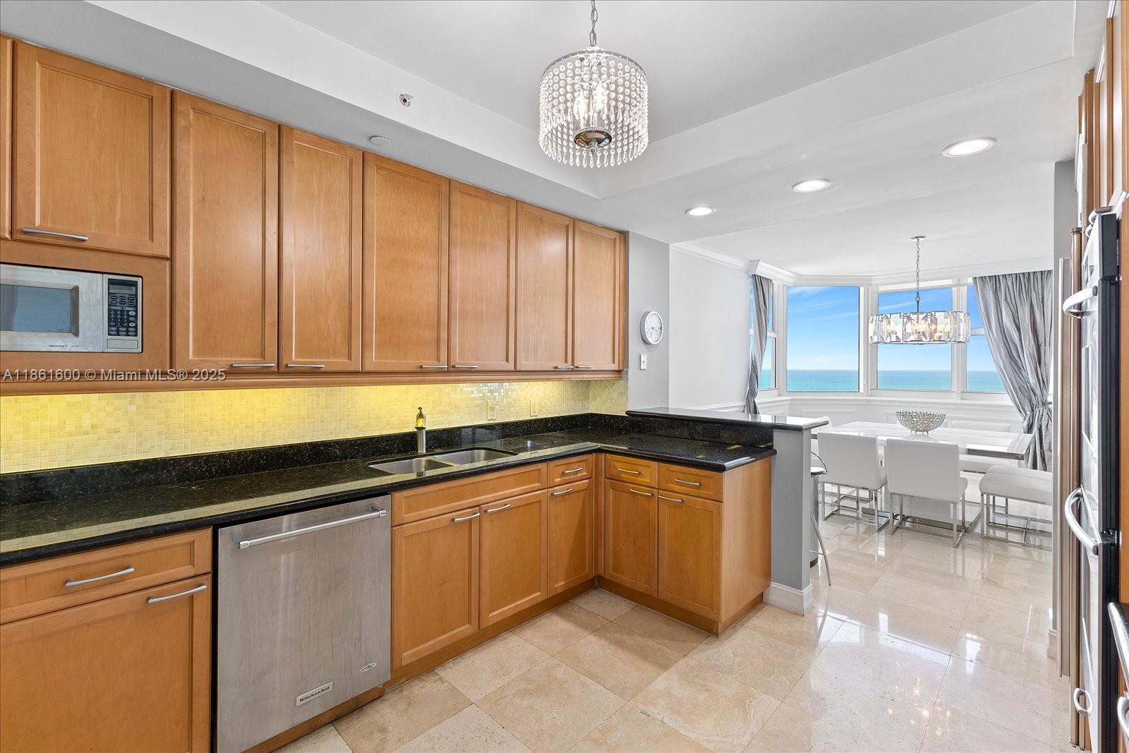 image Hamptons South Condo18
