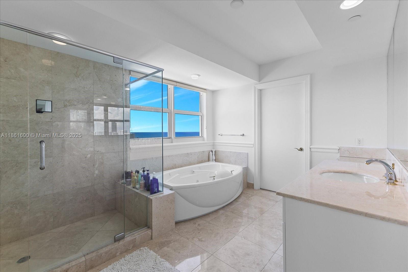 image Hamptons South Condo39