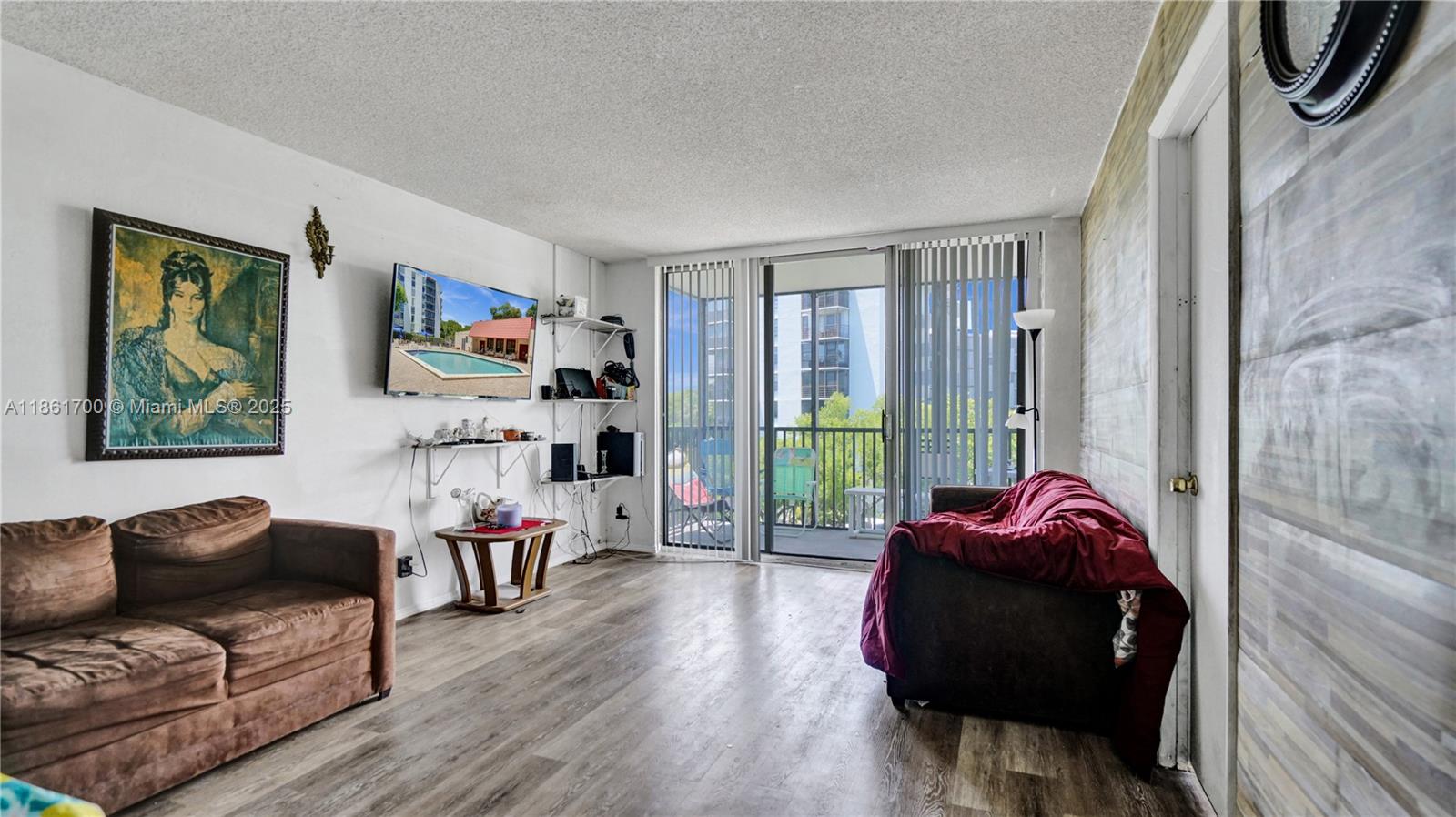 3101 N Country Clb Dr #401