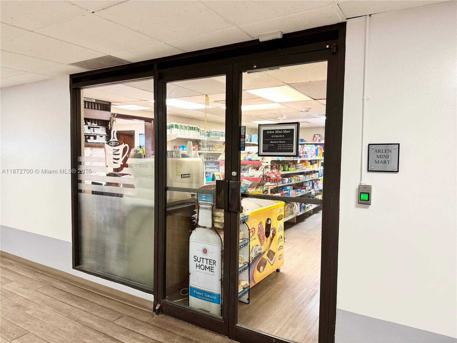 image Arlen House West25