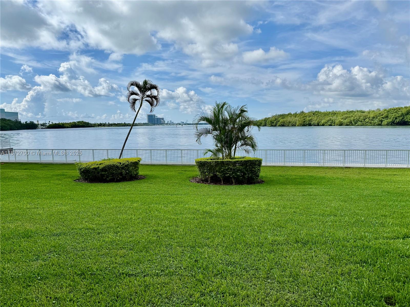 image Arlen House West29