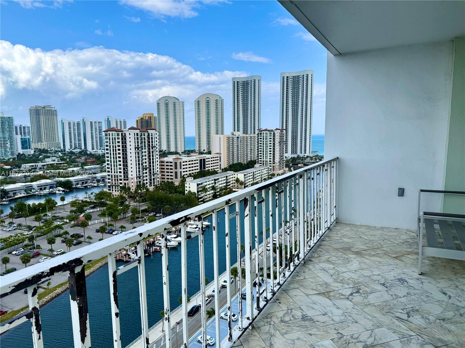 image Arlen House West32