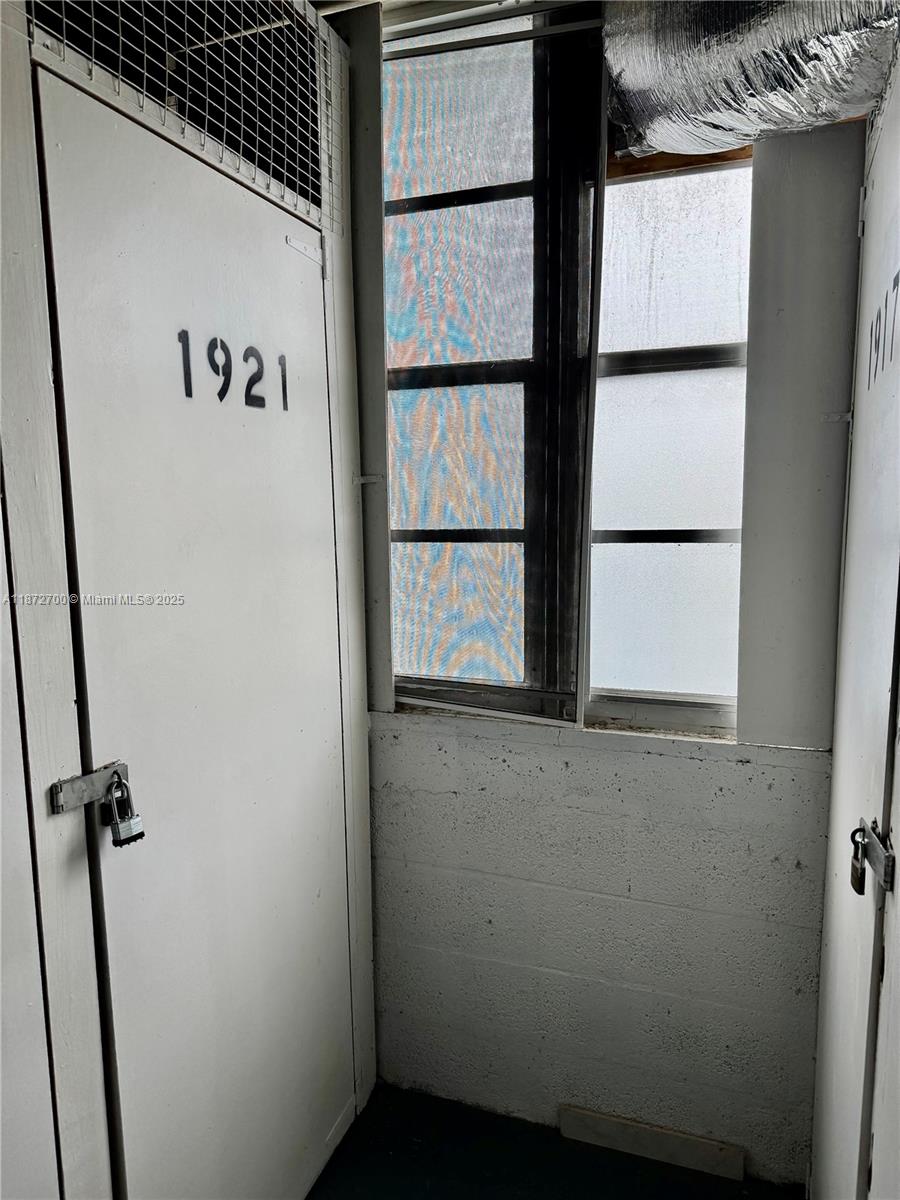 image Arlen House West33