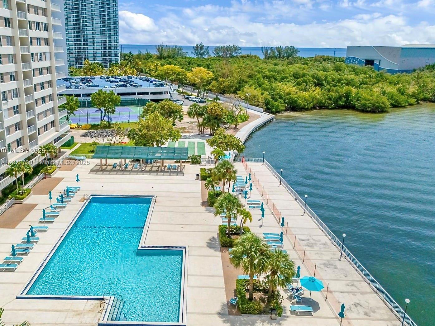 image Arlen House West36