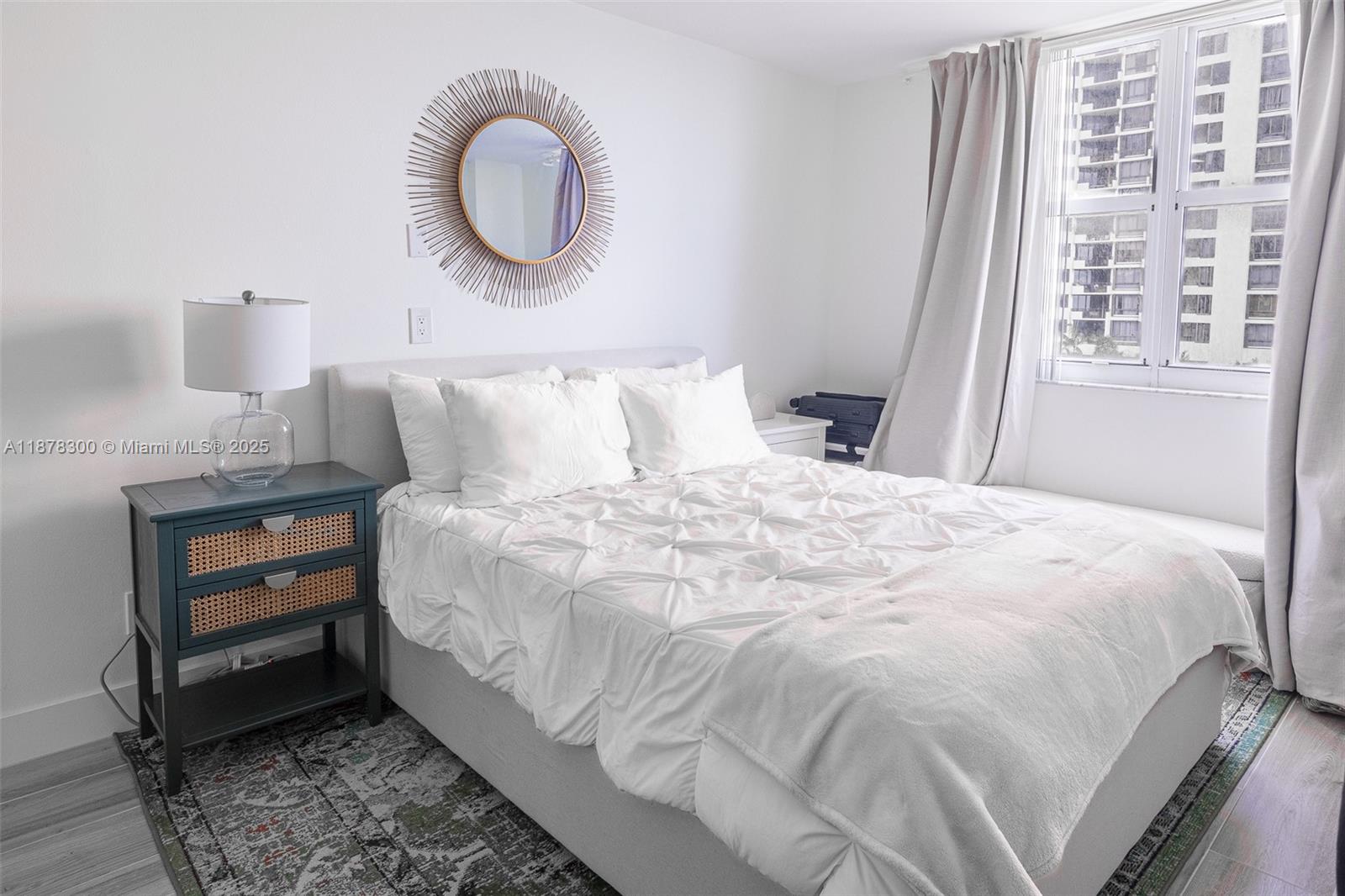 image Isola Condominium10