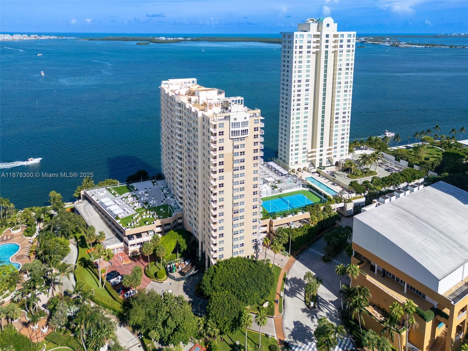 image Isola Condominium12