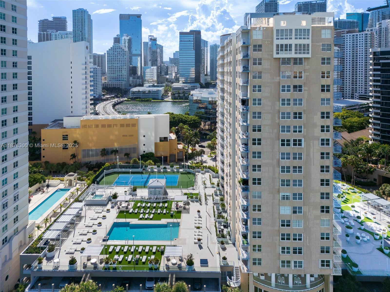 image Isola Condominium13