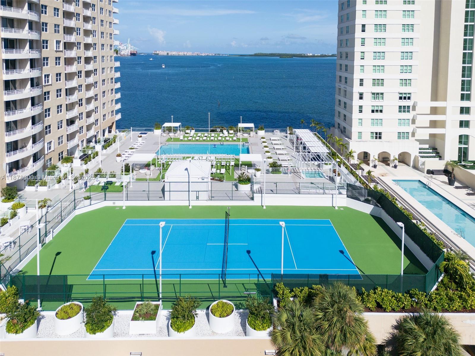 image Isola Condominium14
