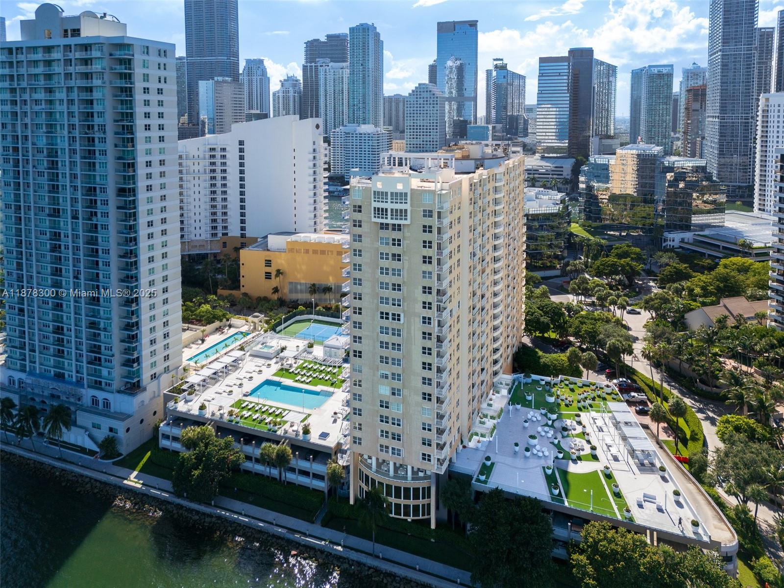 image Isola Condominium15
