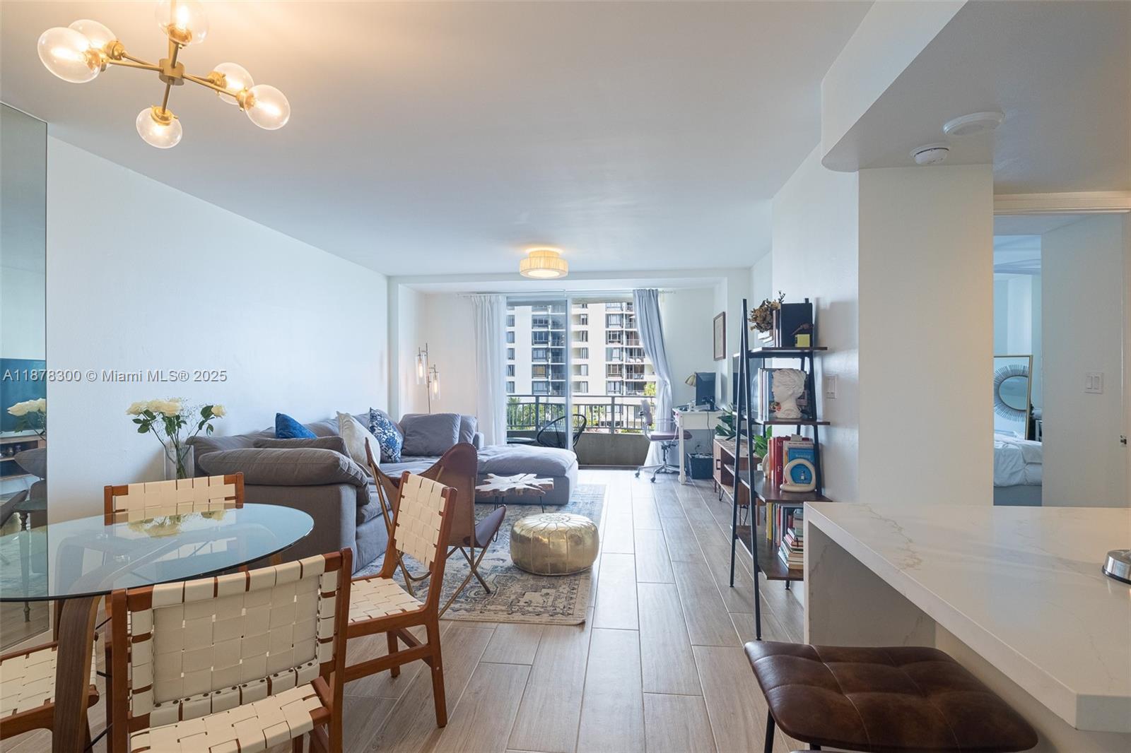 image Isola Condominium3