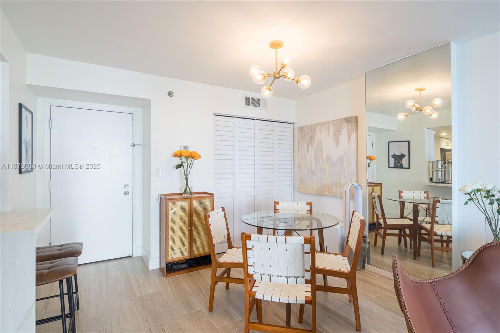 image Isola Condominium4