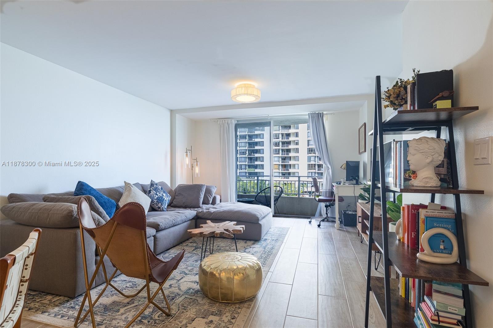 image Isola Condominium5