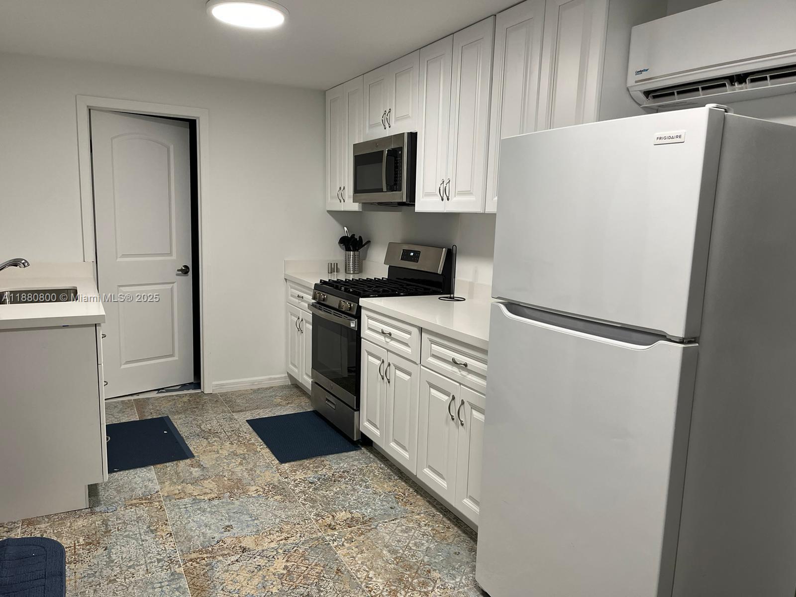 754 NE 71st St Miami, FL 33138