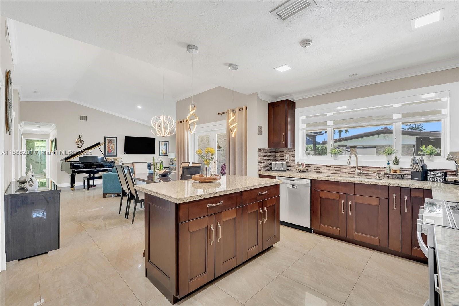 9796 NW 28th Ter Doral, FL 33172