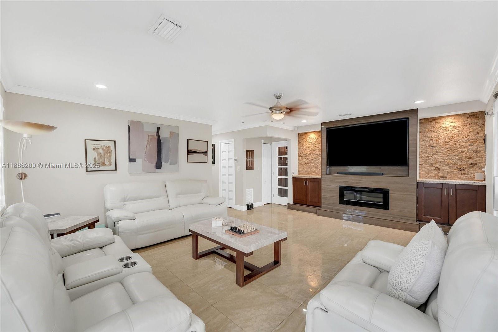 9796 NW 28th Ter Doral, FL 33172