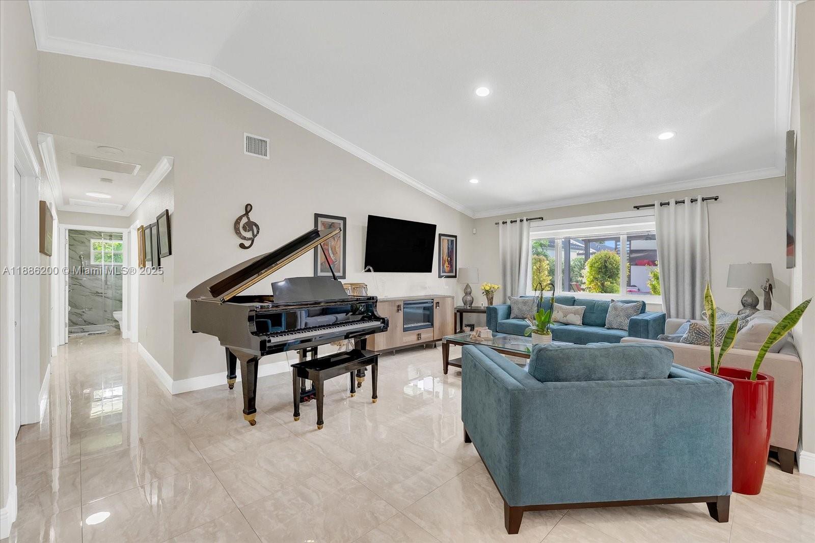 9796 NW 28th Ter Doral, FL 33172