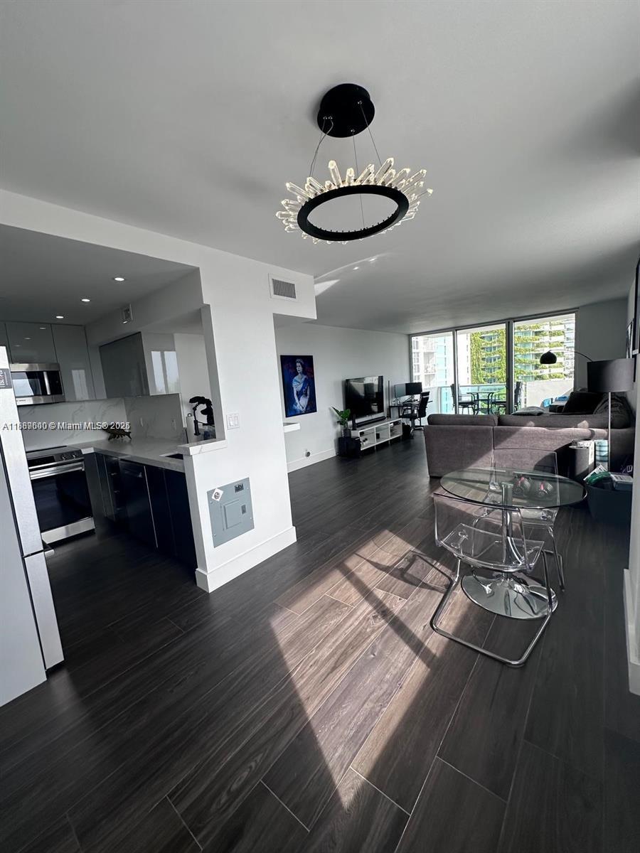 1200 West Ave #916