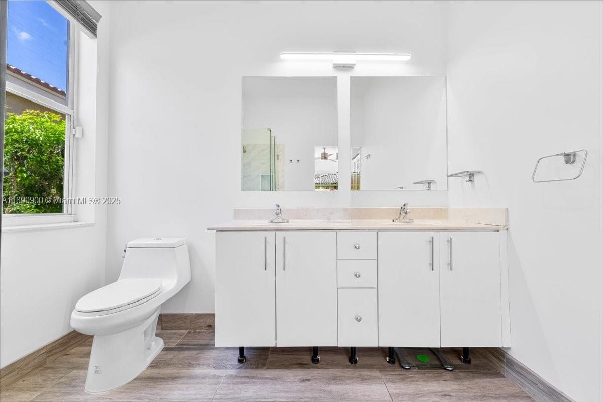 830 Lavender Cir Weston, FL 33327