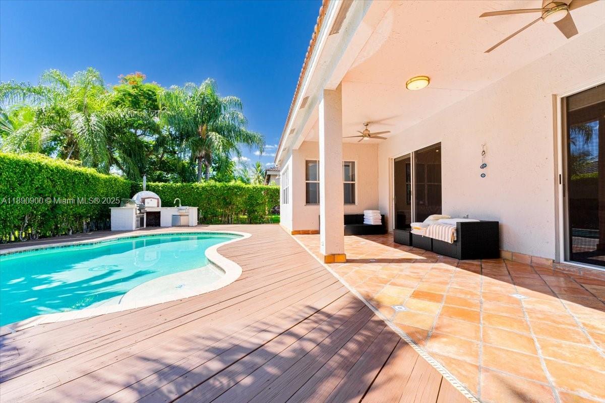 830 Lavender Cir Weston, FL 33327