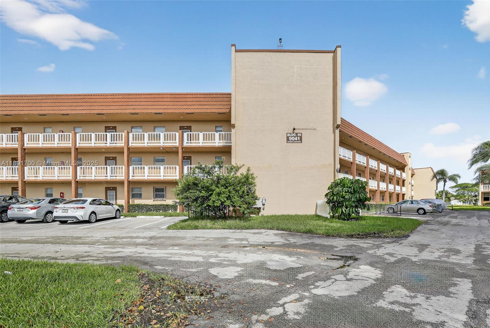9041 Sunrise Lks Blvd #107