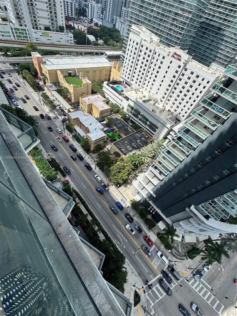 image Sls Brickell36