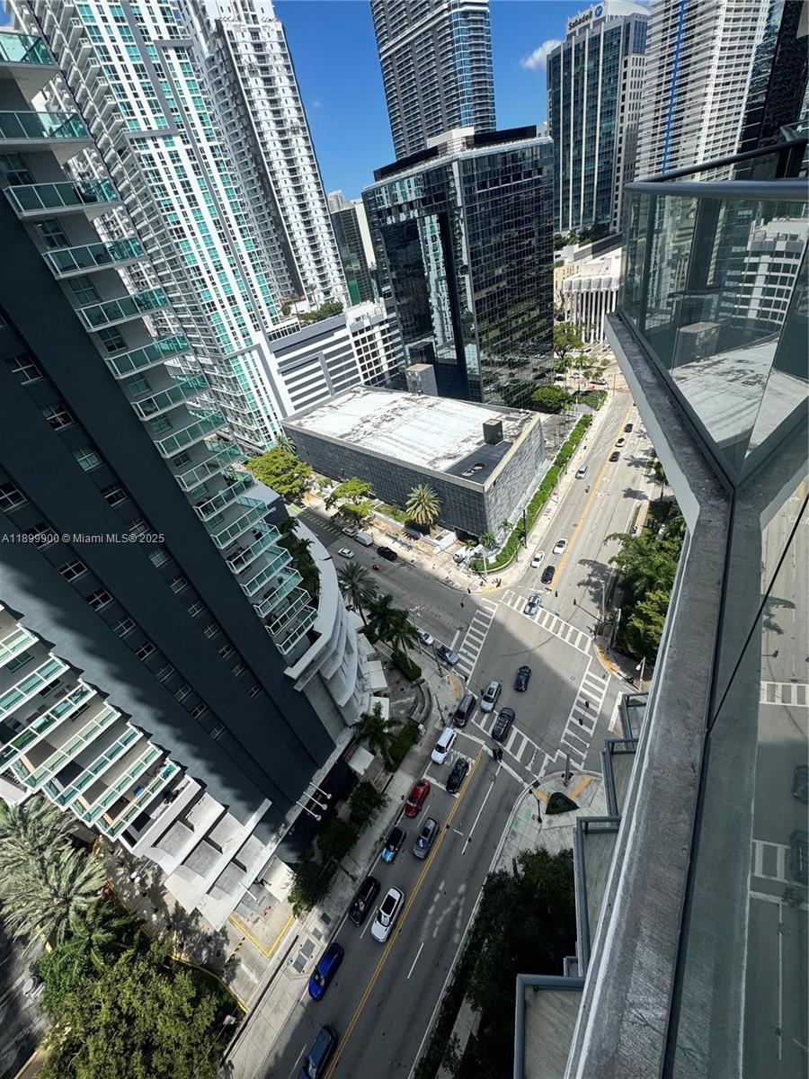image Sls Brickell4