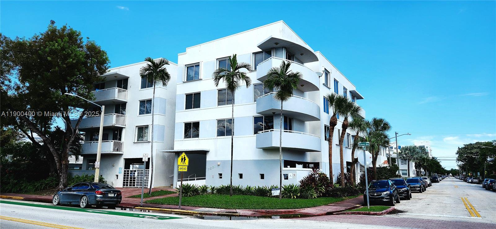 7601 Dickens Ave #303