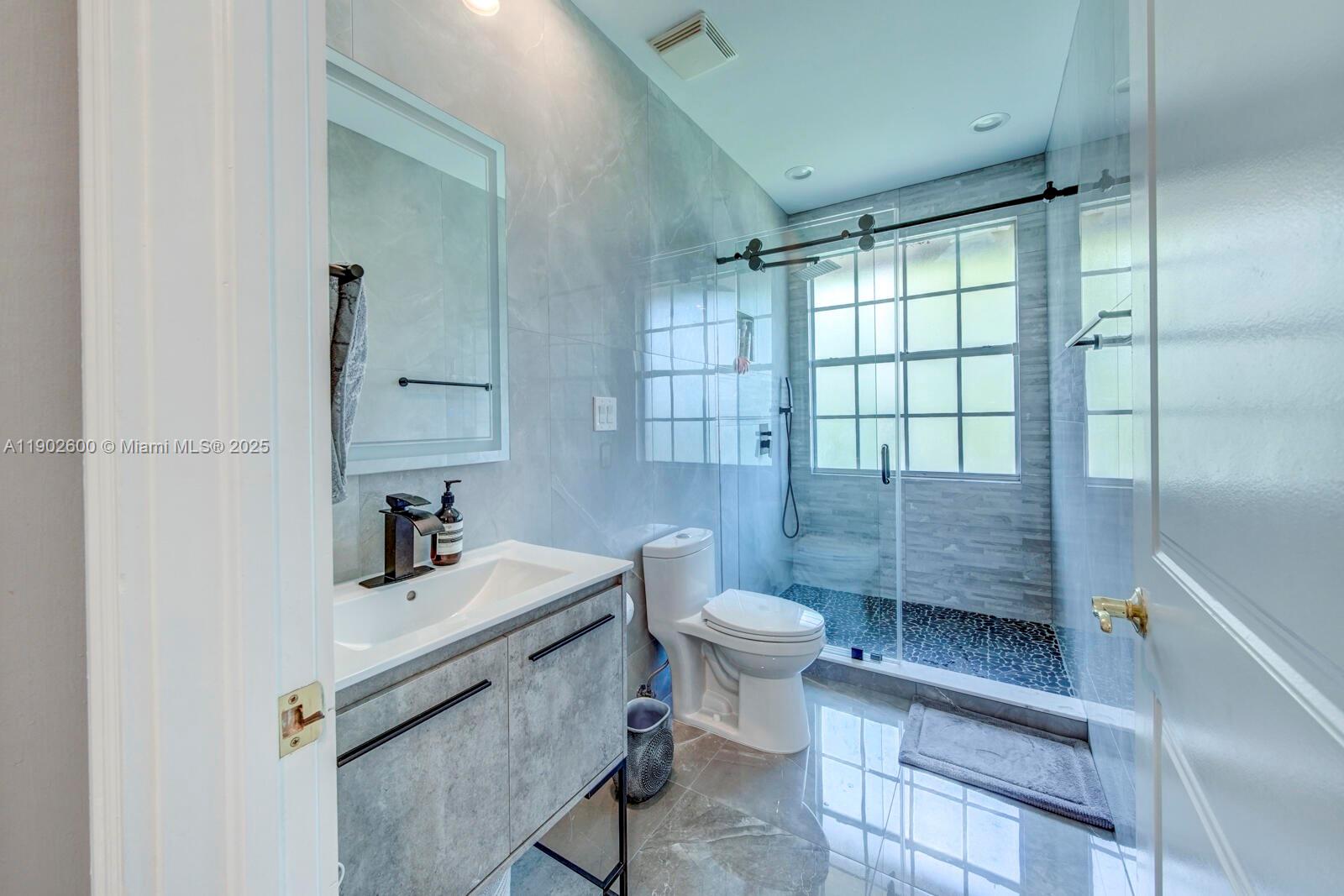 3828 Pine Lk Dr Weston, FL 33332