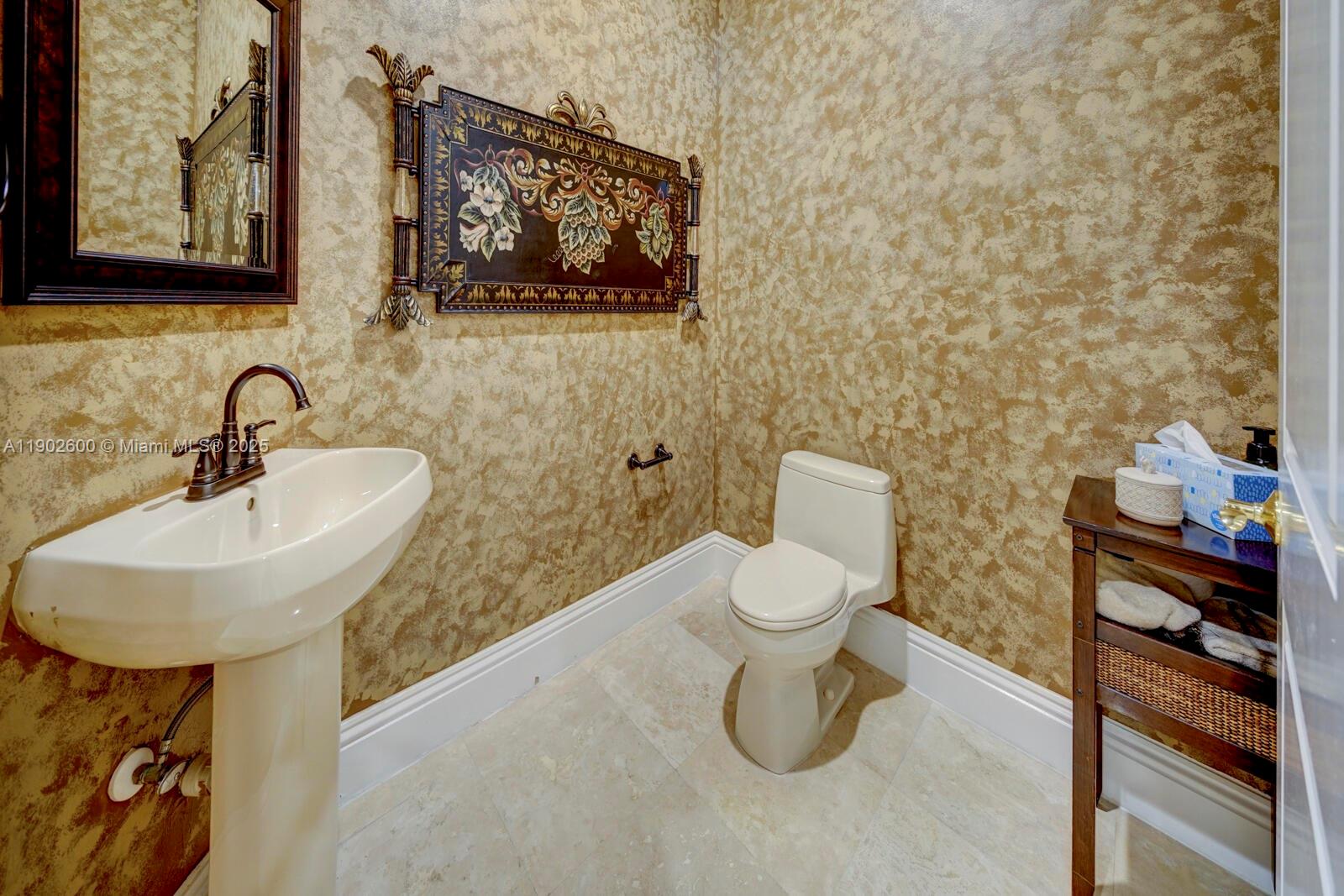 3828 Pine Lk Dr Weston, FL 33332