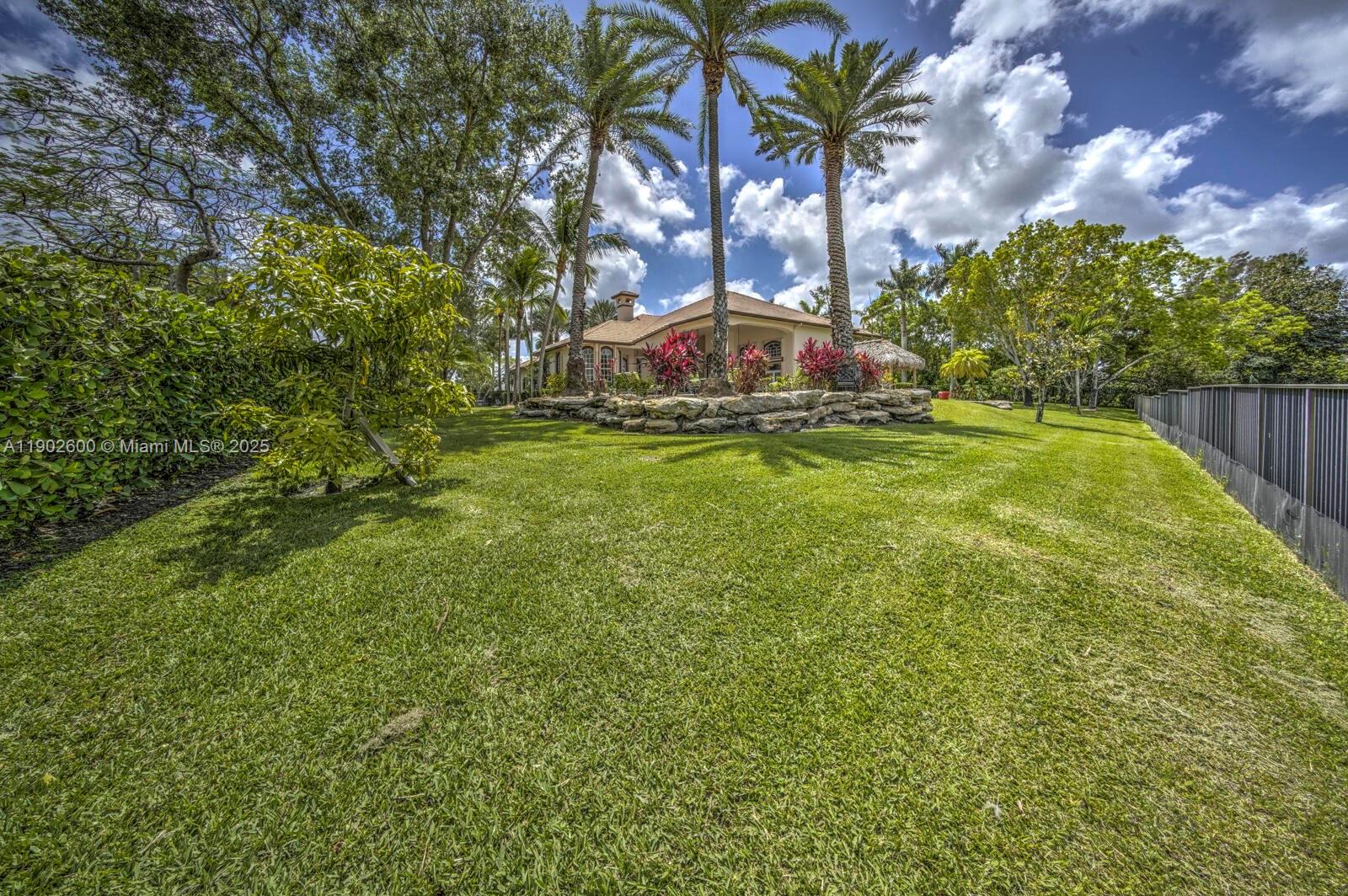 3828 Pine Lk Dr Weston, FL 33332