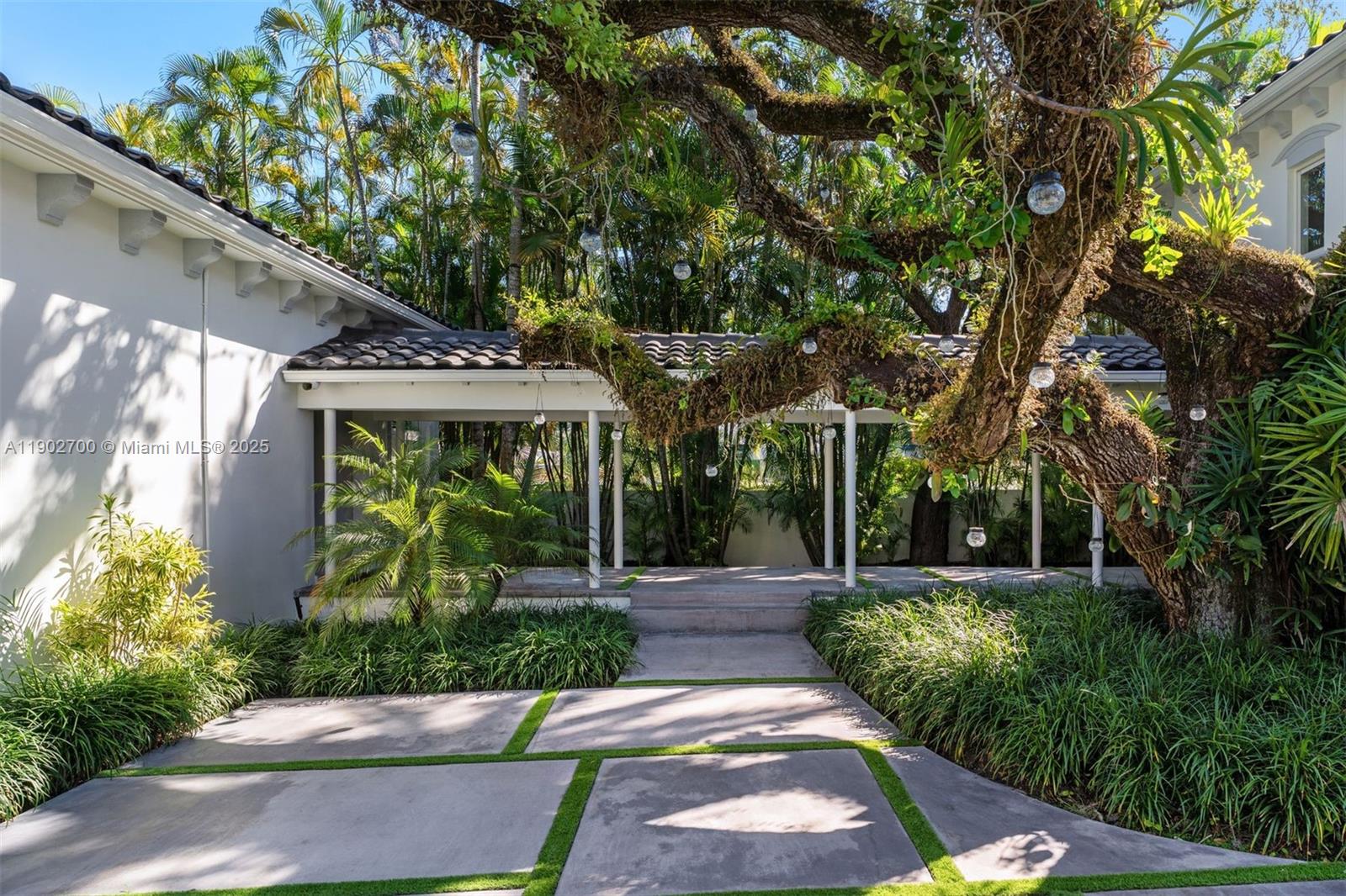 5770 SW 100th St Pinecrest, FL 33156