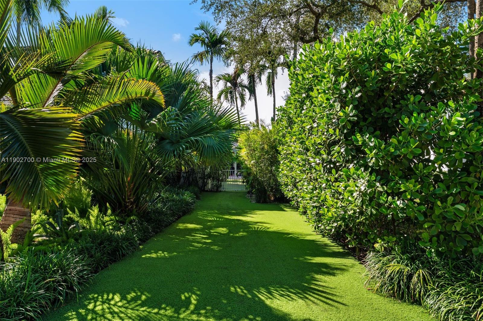 5770 SW 100th St Pinecrest, FL 33156