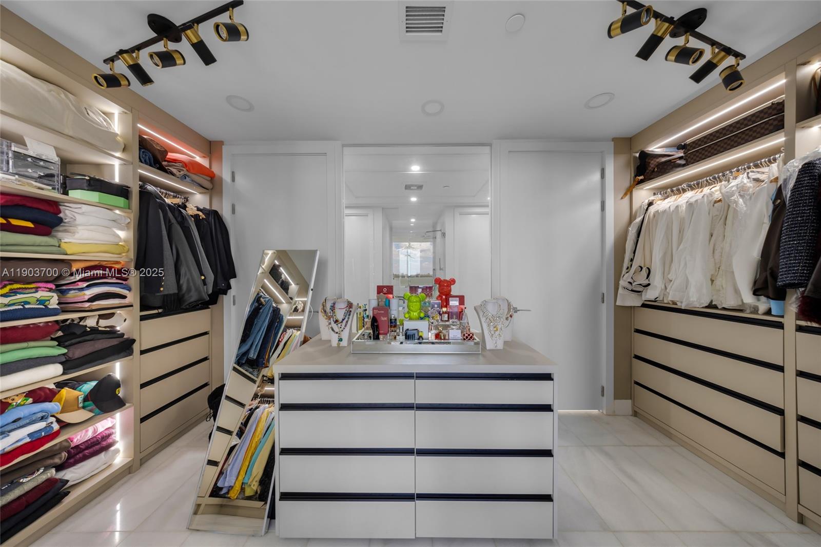 700 NE 26th Ter #2202 Miami, FL 33137