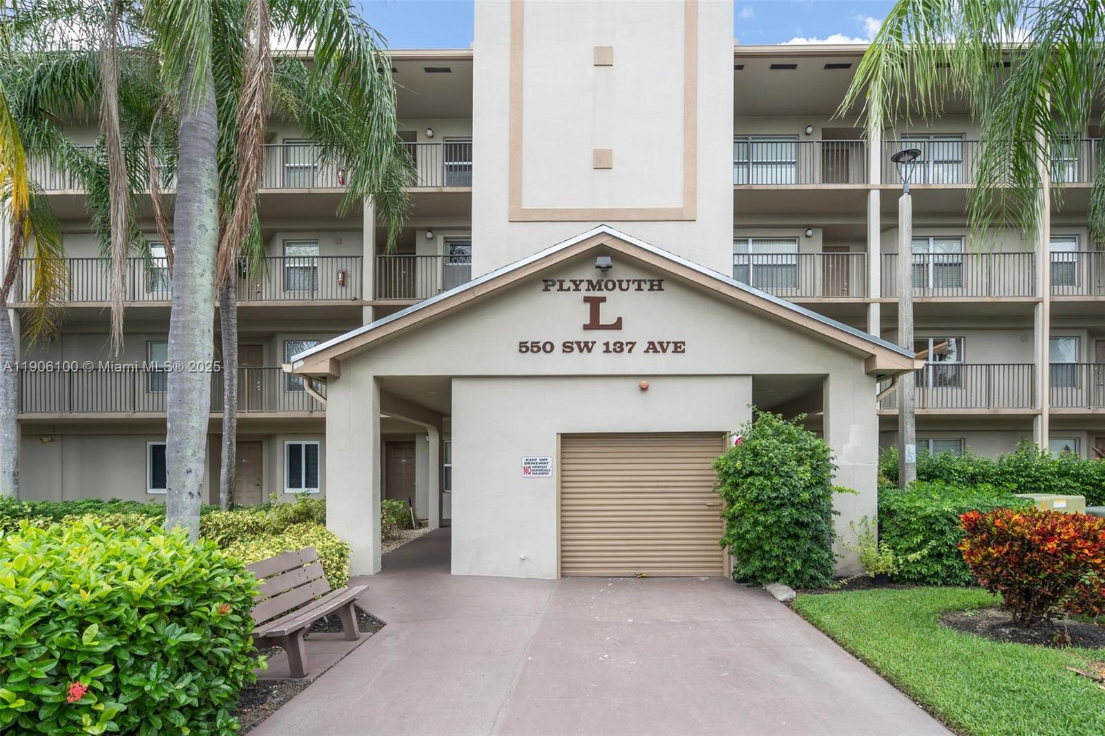 550 SW 137th Ave #208L Pembroke Pines, FL 33027