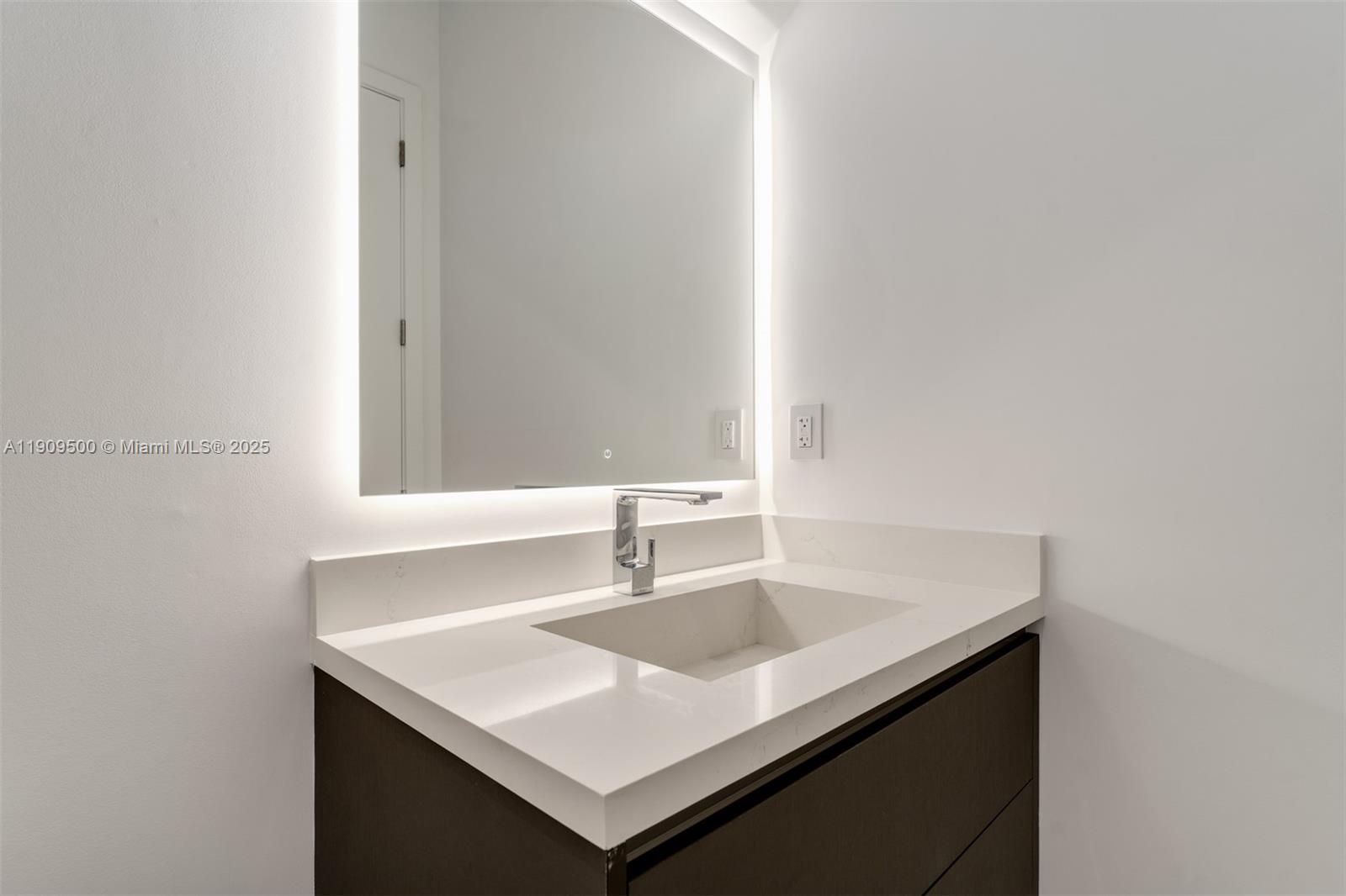 3069 Hibiscus St Coconut Grove, FL 33133